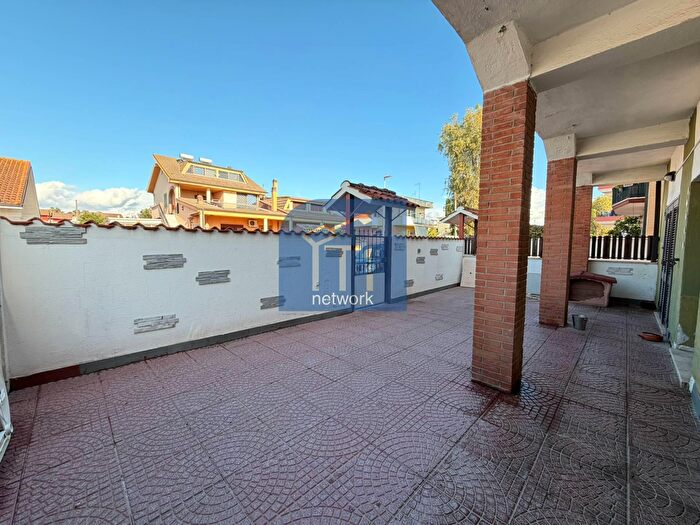 Appartamento trilocale in vendita in Via degli Argonauti, Pomezia