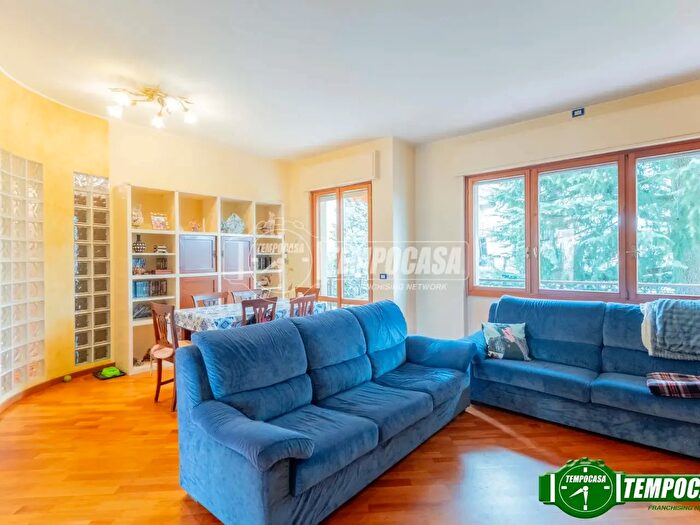 Appartamento quadrilocale in vendita in Via Lomeni, Magenta