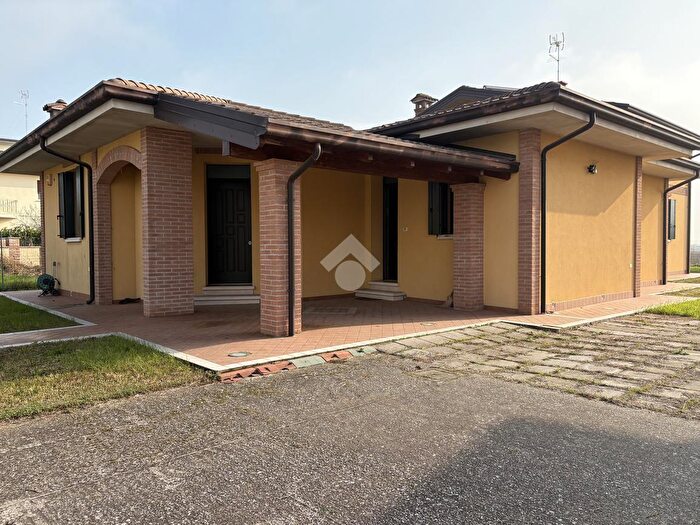 Casa quadrilocale in vendita in Via E Bolognesi, Copparo