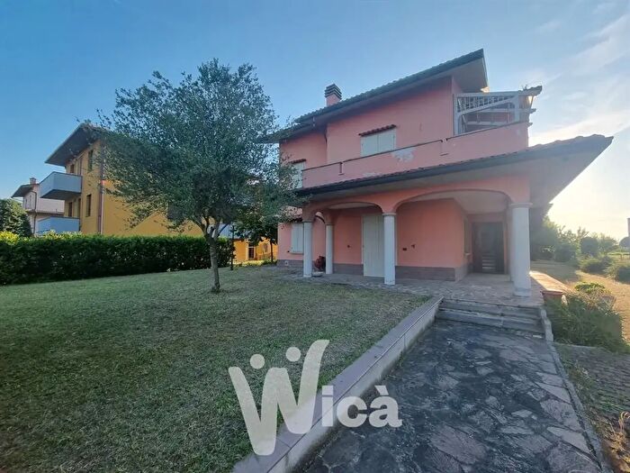 Casa con 11 locali in vendita in Cervia