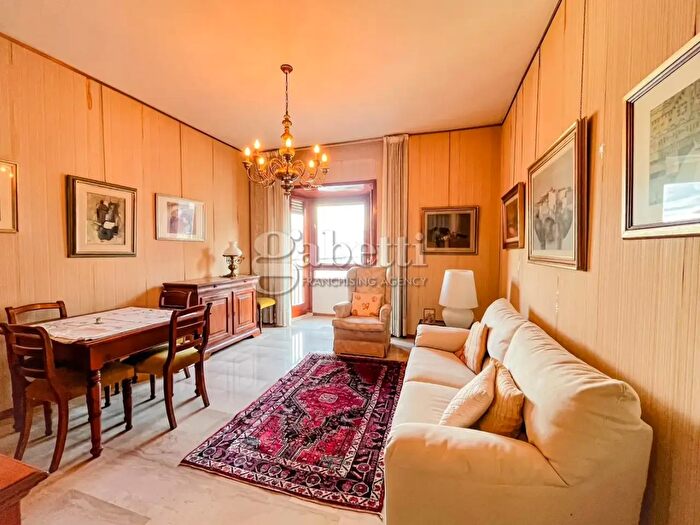 Appartamento con 5 locali in vendita in Via Santorre di Santarosa, Grosseto