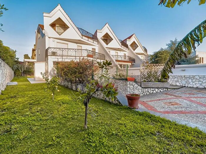 Casa con 5 locali in vendita in Via delle Rose, Civitavecchia