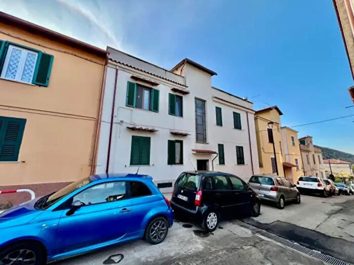 Appartamento trilocale in vendita in Via Leopoldo Torlonia, Poli