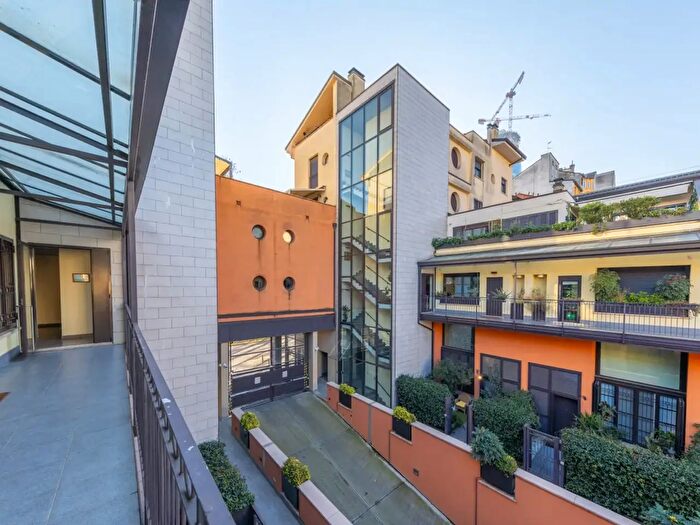 Appartamento trilocale in vendita in Viale Isonzo, Milano