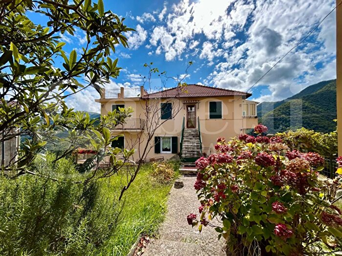 Appartamento con 5 locali in vendita in Via Dercogna, Davagna