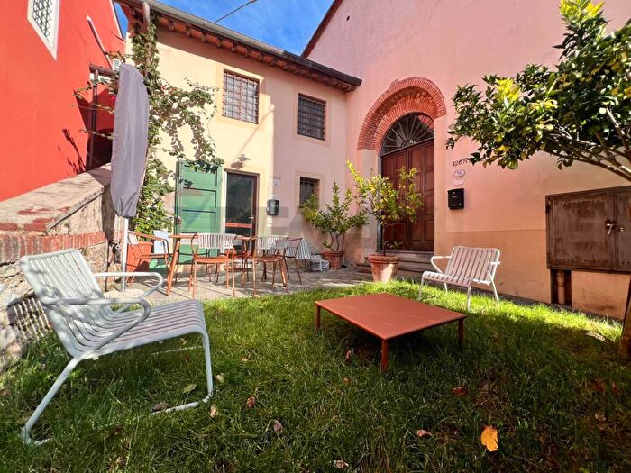 Casa quadrilocale in affitto in via barsantino, Camaiore Paese, Camaiore