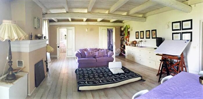 Casa quadrilocale in vendita in Vezzano Sul Crostolo