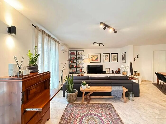 Appartamento trilocale in vendita in Via delle Mimose, Latina