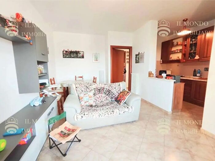 Appartamento trilocale in vendita in Via delle Peschie Snc, San Polo Dei Cavalieri