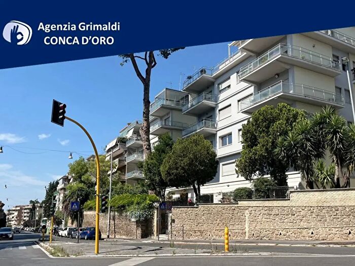 Appartamento quadrilocale in affitto in Vai Prisciano, Roma