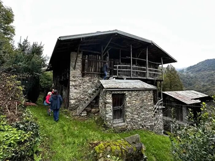 Casa con 6 locali in vendita in Rolate, Varallo
