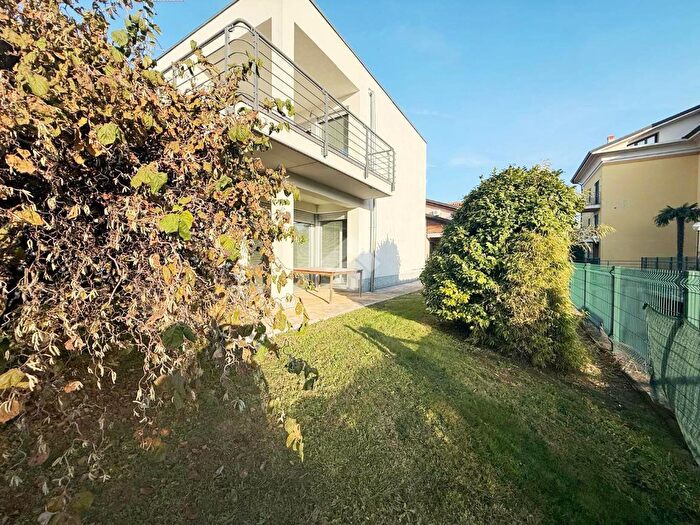 Casa quadrilocale in vendita in Via Carlo Porta, Turate