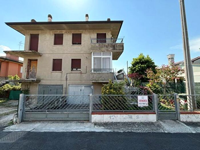 Casa quadrilocale in vendita in Via Antonio Meucci, Taglio Di Po