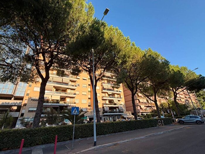 Appartamento quadrilocale in affitto in Viale Antonio Ciamarra, Cinecittà, Roma