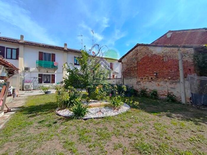 Casa con 6 locali in vendita in Piazza Gramsci CM, Canneto SullOglio