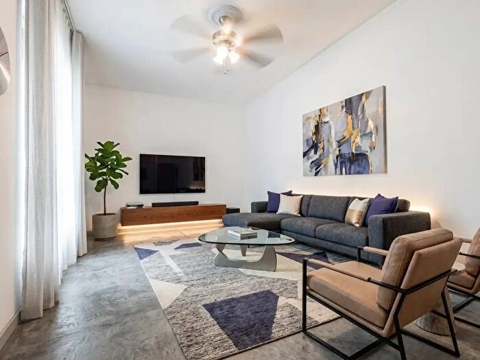 Appartamento quadrilocale in vendita in Via Val di Bondo, Milano