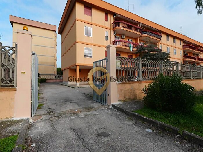 Appartamento con 7 locali in vendita in Via Benvenuto Cellini, Brindisi