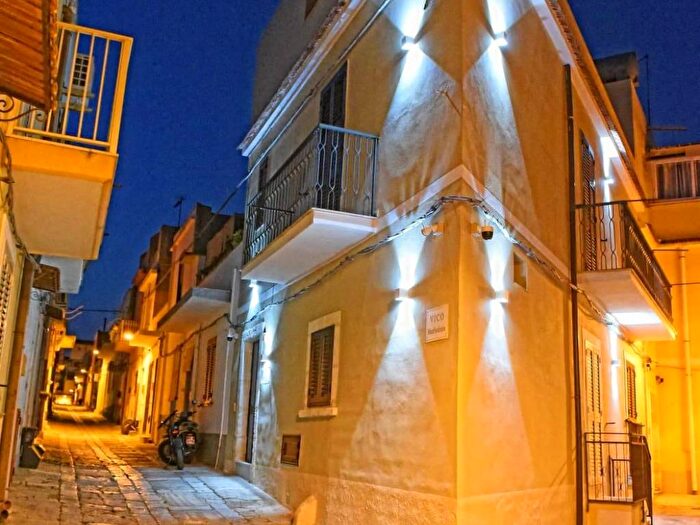 Appartamento monolocale in affitto in Vico Manfredonia, Centro, Noto