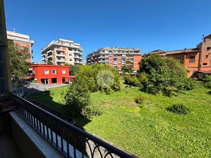 Appartamento trilocale in affitto in Via Della Caffarelletta, Appio Latino, Roma