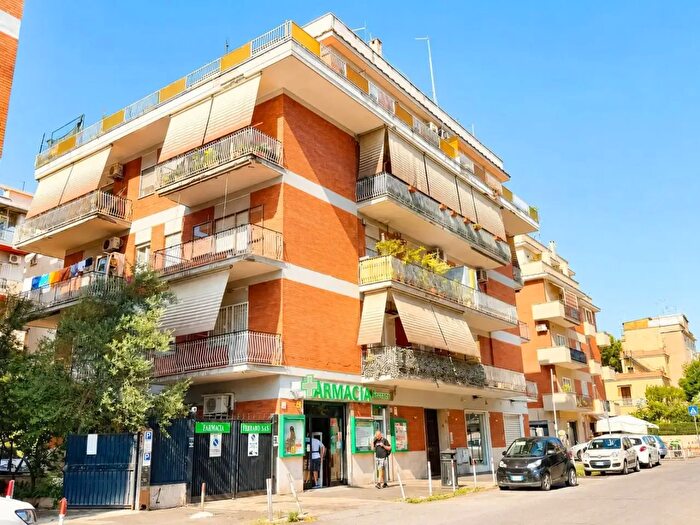 Appartamento trilocale in affitto in Via della Bella Villa, Roma