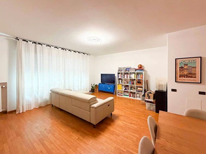 Appartamento quadrilocale in affitto in Piazza San Simpliciano, Lanza, Milano