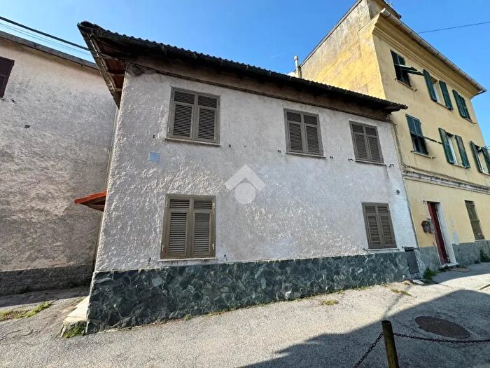 Appartamento quadrilocale in vendita in Via alle Scuole di Morego, Genova
