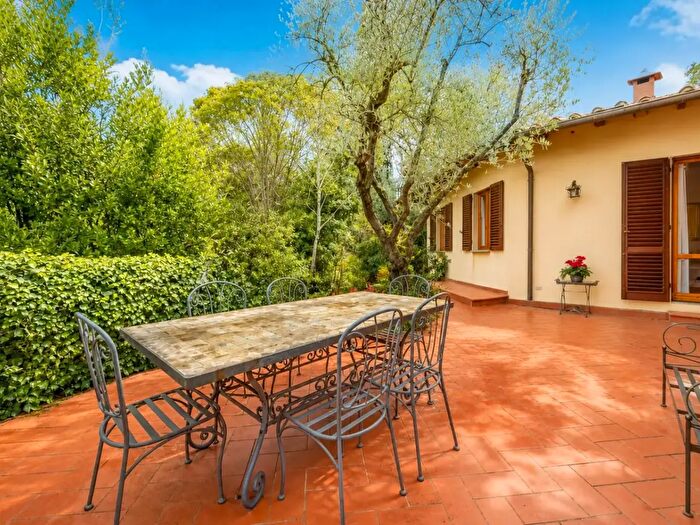 Casa con 12 locali in vendita in Firenze