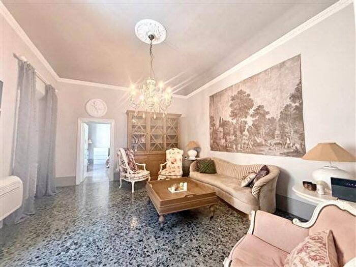 Appartamento con 5 locali in affitto in Borgo La Croce, Sant'Ambrogio, Firenze