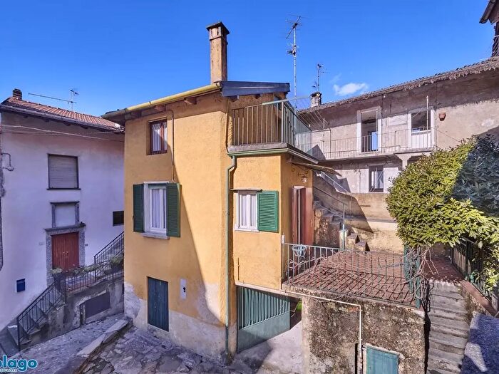 Casa trilocale in vendita in Via Centrale, Lierna