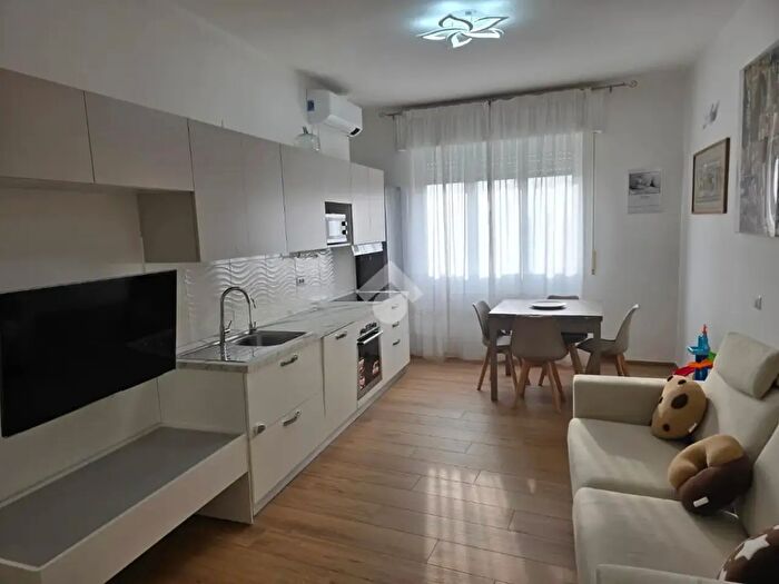 Appartamento trilocale in affitto in Via Teano, Milano