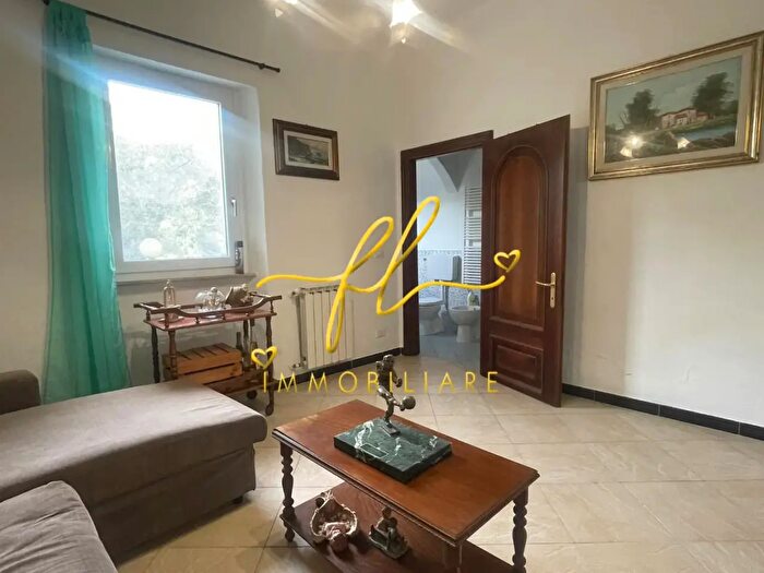 Casa con 6 locali in vendita in Carrara