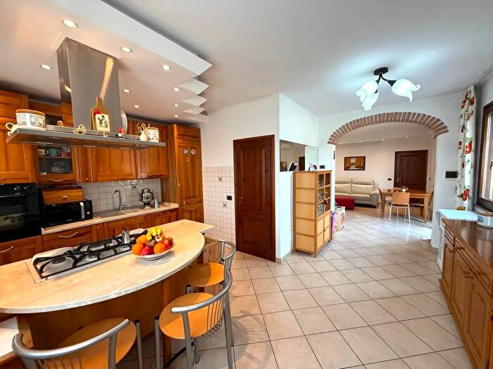 Appartamento con 6 locali in vendita in Cecina