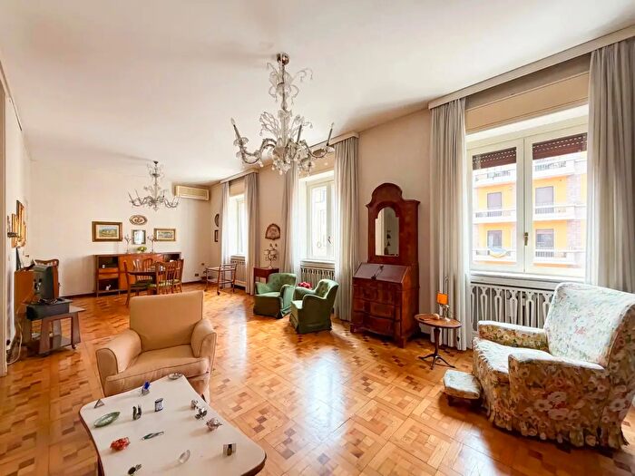 Appartamento con 5 locali in vendita in Via Lodovico Settala, Milano