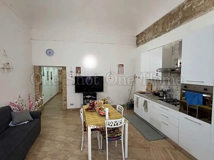 Appartamento trilocale in vendita in Via Pindaro, Siracusa