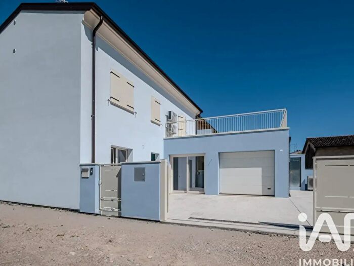 Casa con 5 locali in vendita in Via Perini Ottavio, Piubega
