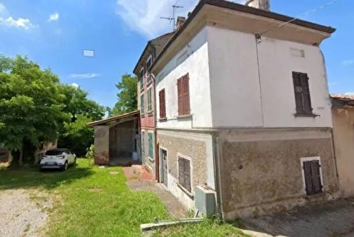 Casa bilocale in vendita in Frazione Torretta Montù Beccaria, Montu Beccaria