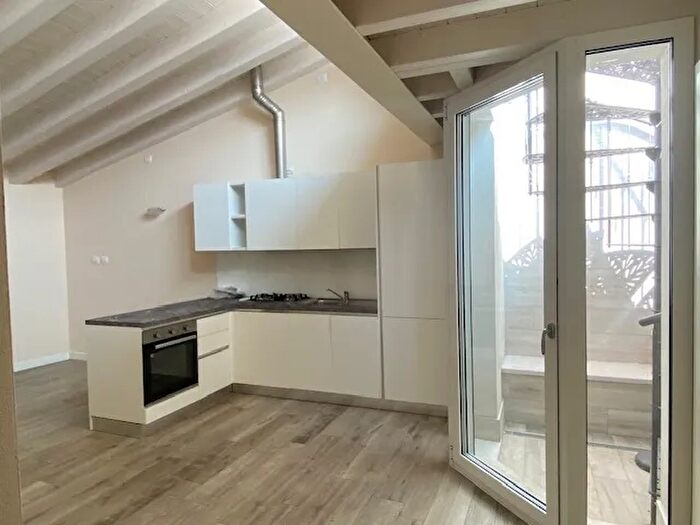 Appartamento bilocale in affitto in Via Santa Maria, Desenzano Del Garda