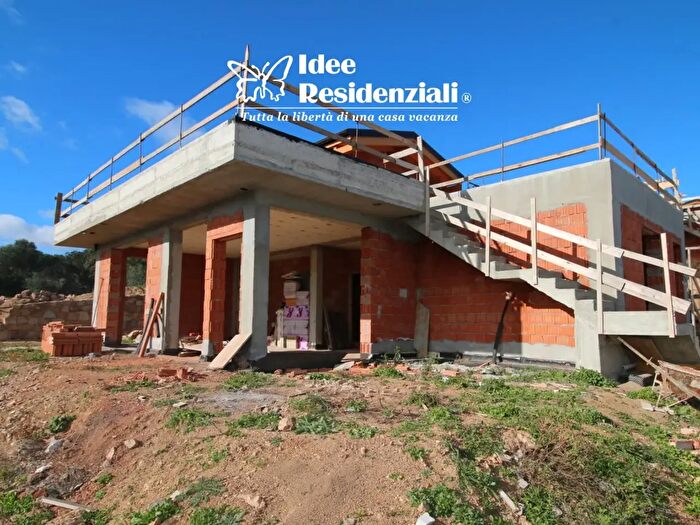 Casa con 6 locali in vendita in Santa Teresa Gallura