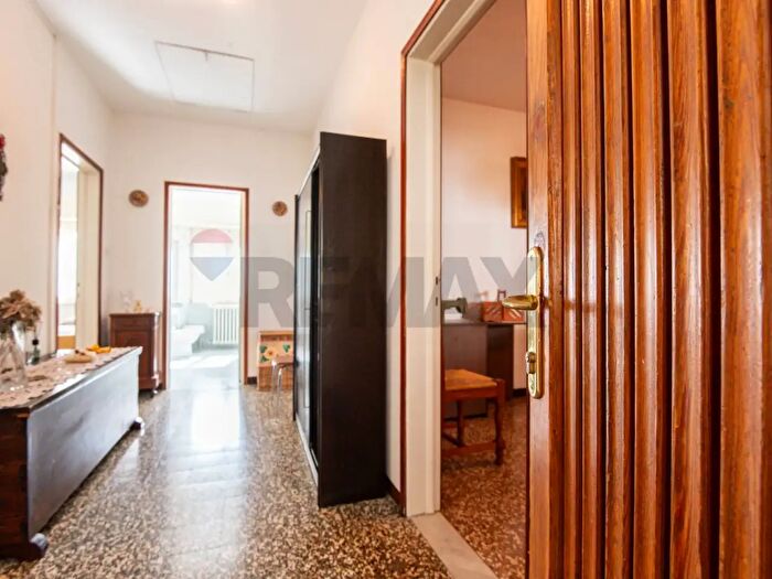 Appartamento trilocale in vendita in Strada della Villa, Tizzano Val Parma