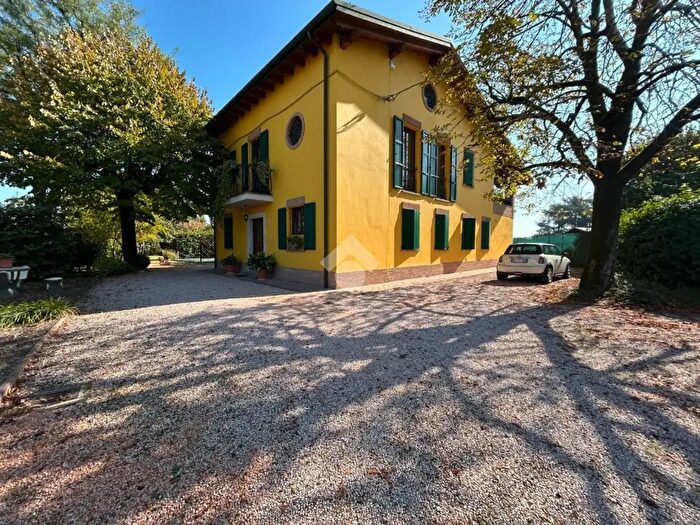 Appartamento con 5 locali in vendita in Via Mariano, Formigine