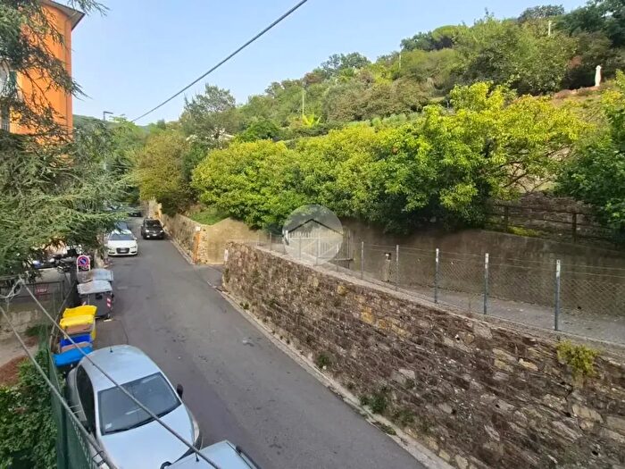 Appartamento trilocale in vendita in Via al Poligono di Quezzi, Genova