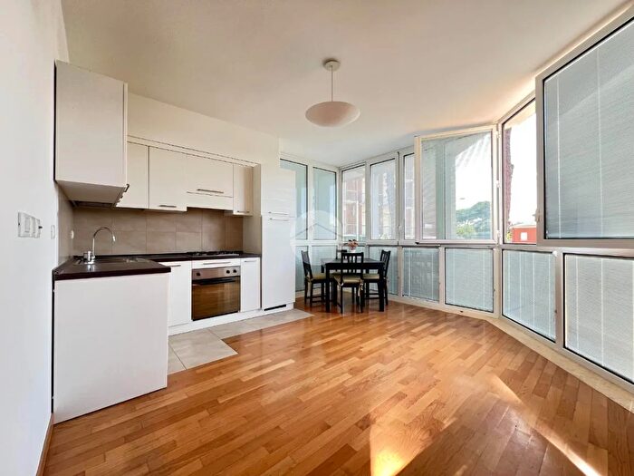 Appartamento trilocale in vendita in Via Lagomaggio, Rimini