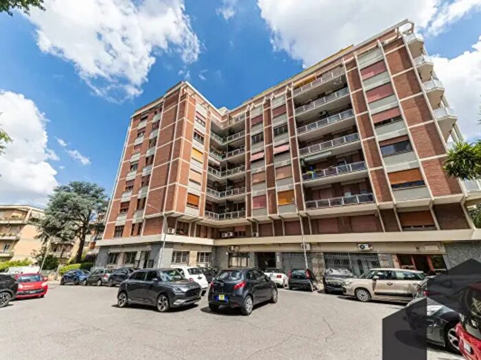 Appartamento trilocale in vendita in Via Gibilmanna, Roma