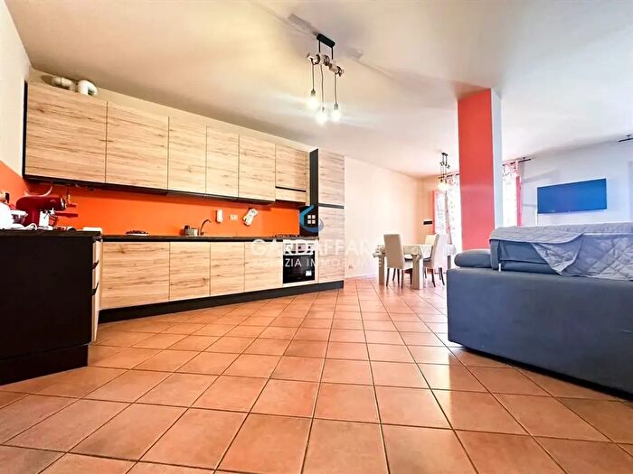 Appartamento trilocale in vendita in Desenzano Del Garda