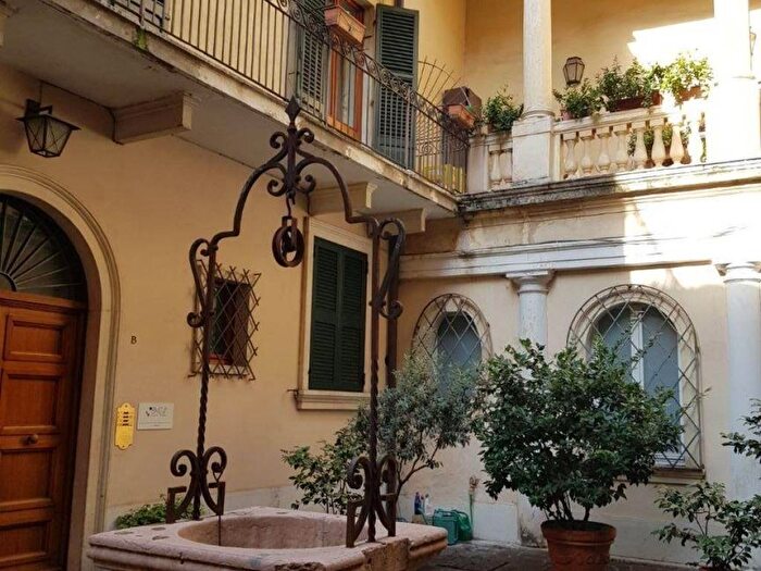 Appartamento bilocale in affitto in Via Guglielmo Oberdan, Centro Storico, Verona