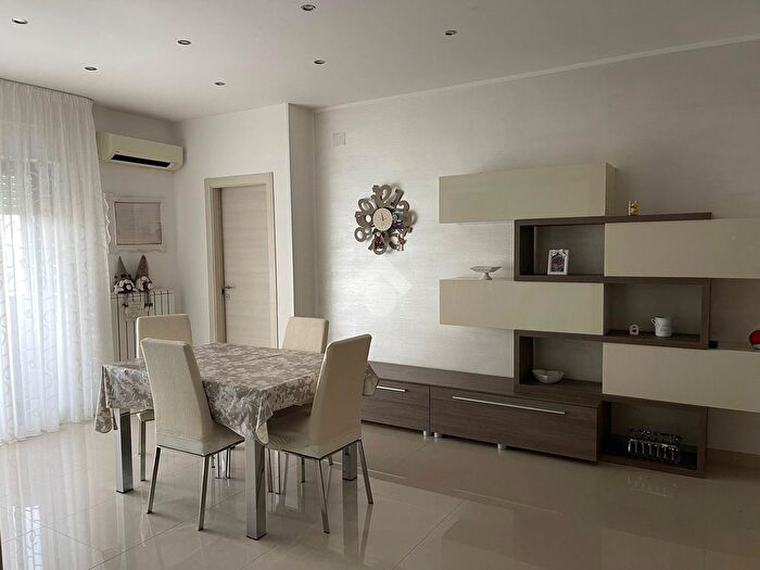 Appartamento trilocale in vendita in Via XXV Luglio, Grottaglie