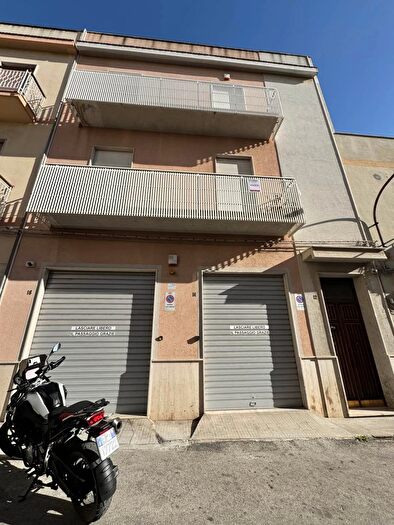 Casa con 15 locali in vendita in Via Brescia, Erice