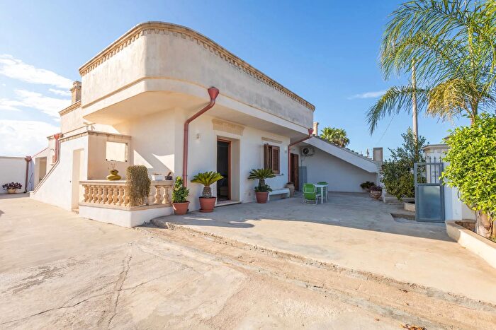 Casa con 6 locali in vendita in Via per Oria, Manduria