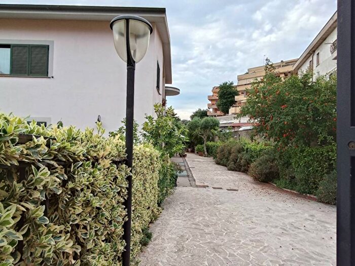 Casa trilocale in affitto in Via Inzago, Ottavia, Roma