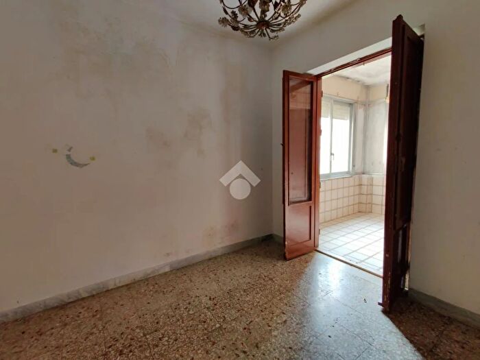 Appartamento trilocale in vendita in Via del Pellicano, Palermo